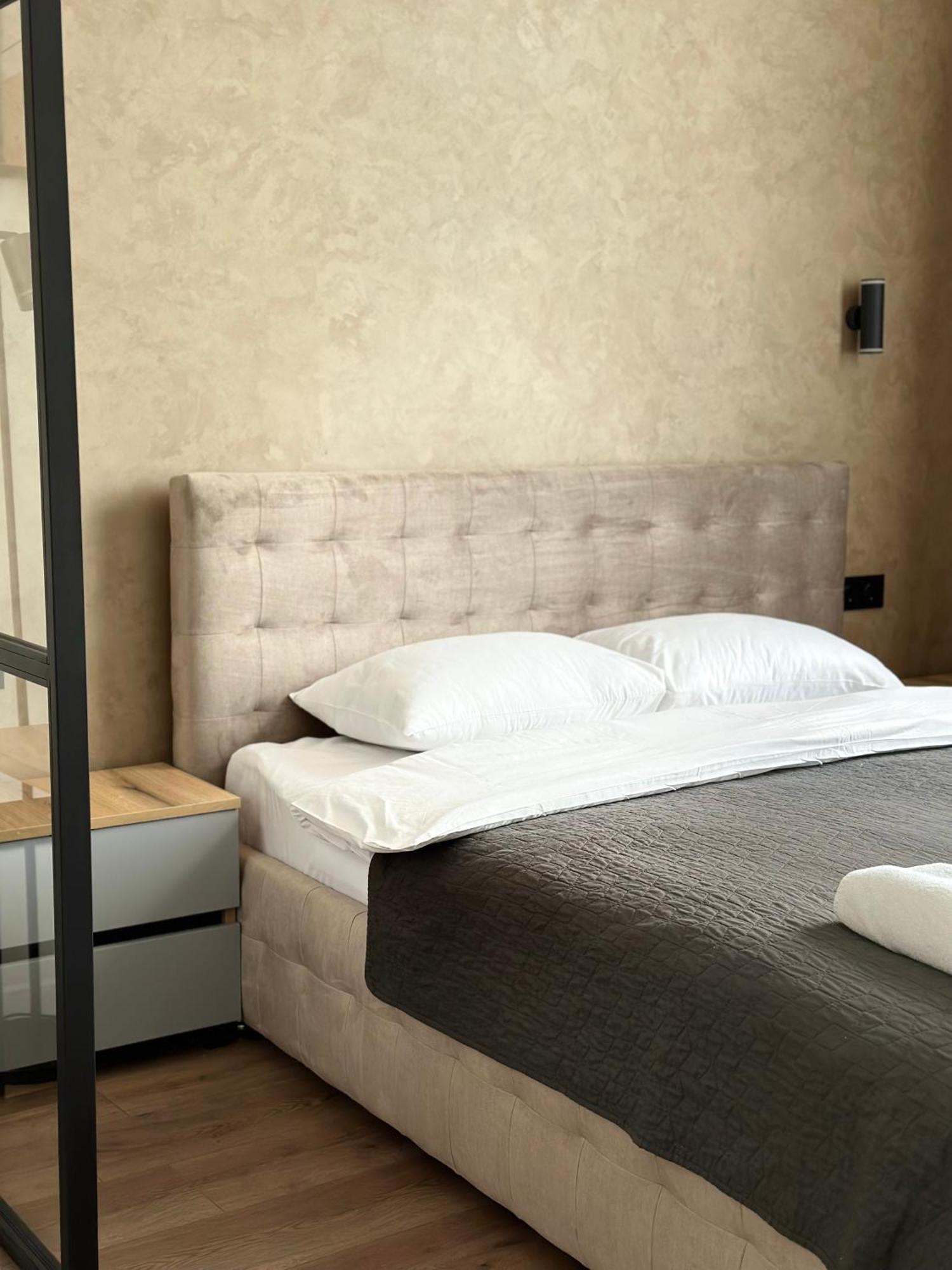 Romantic Apartments - In The Center Of Lviv , King-Size Bed Exterior foto