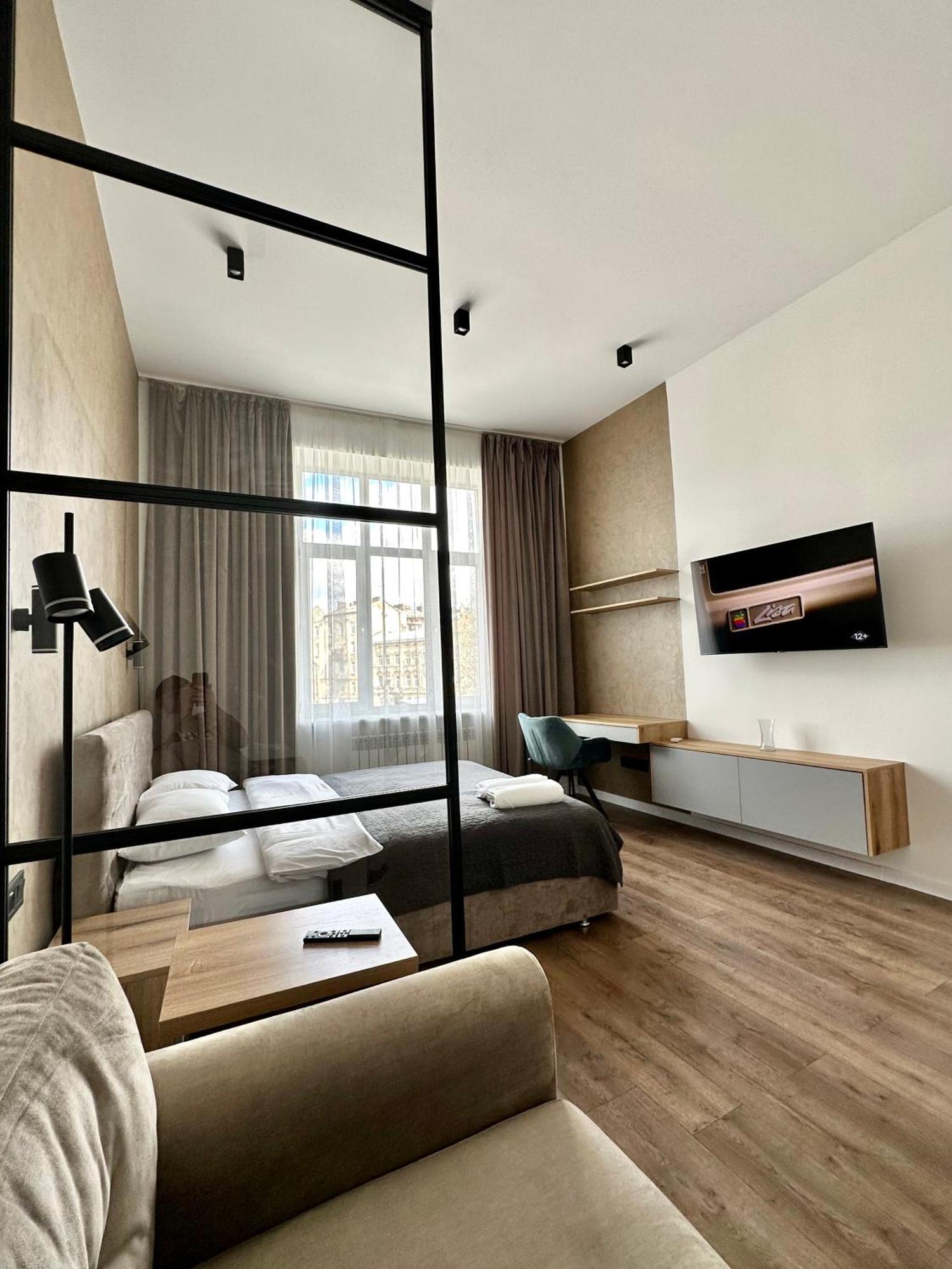 Romantic Apartments - In The Center Of Lviv , King-Size Bed Exterior foto